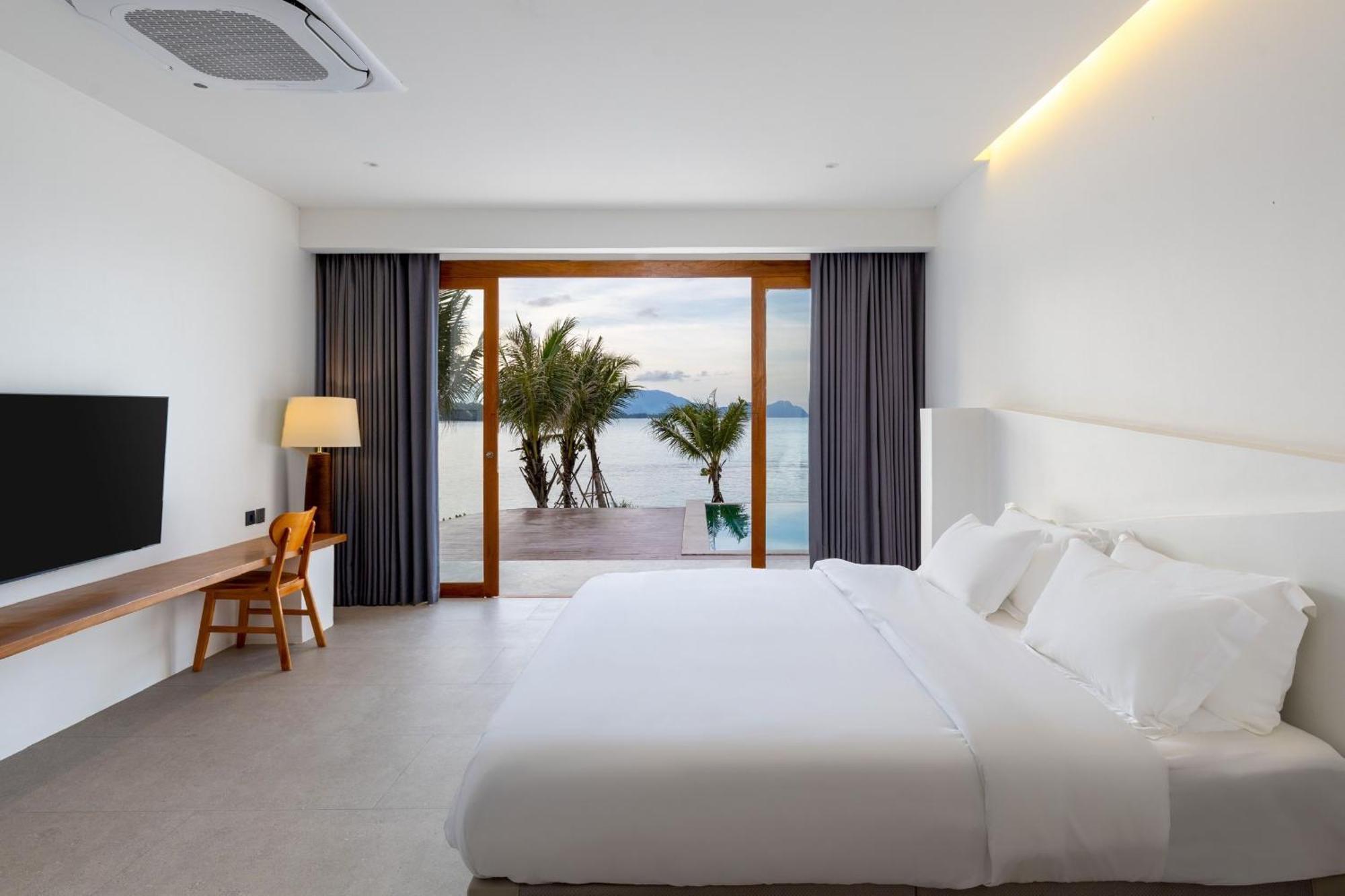 X-sea Harbor Bay Hotel