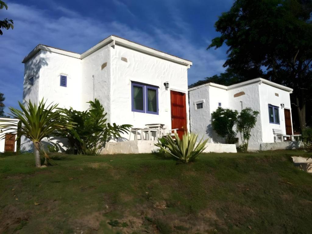 Resort White Rock 3*
