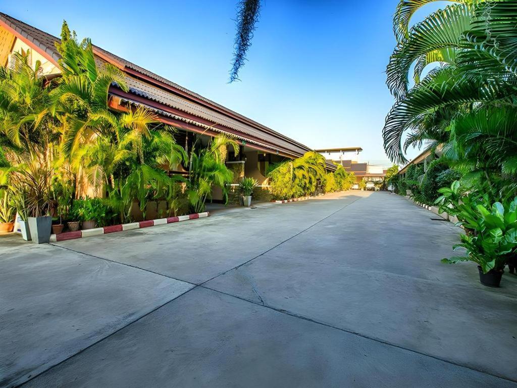 Baan Suan Rim Num Resort 2*