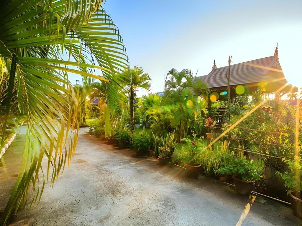 Baan Suan Rim Num Resort 2*