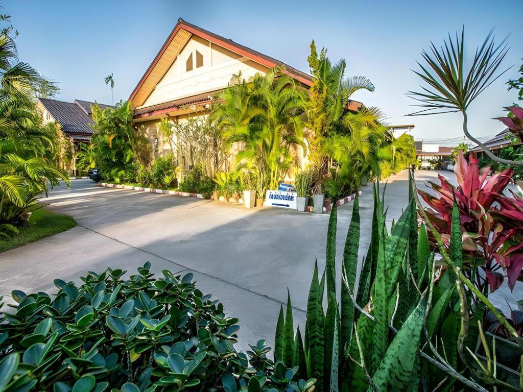 Baan Suan Rim Num Resort 2*