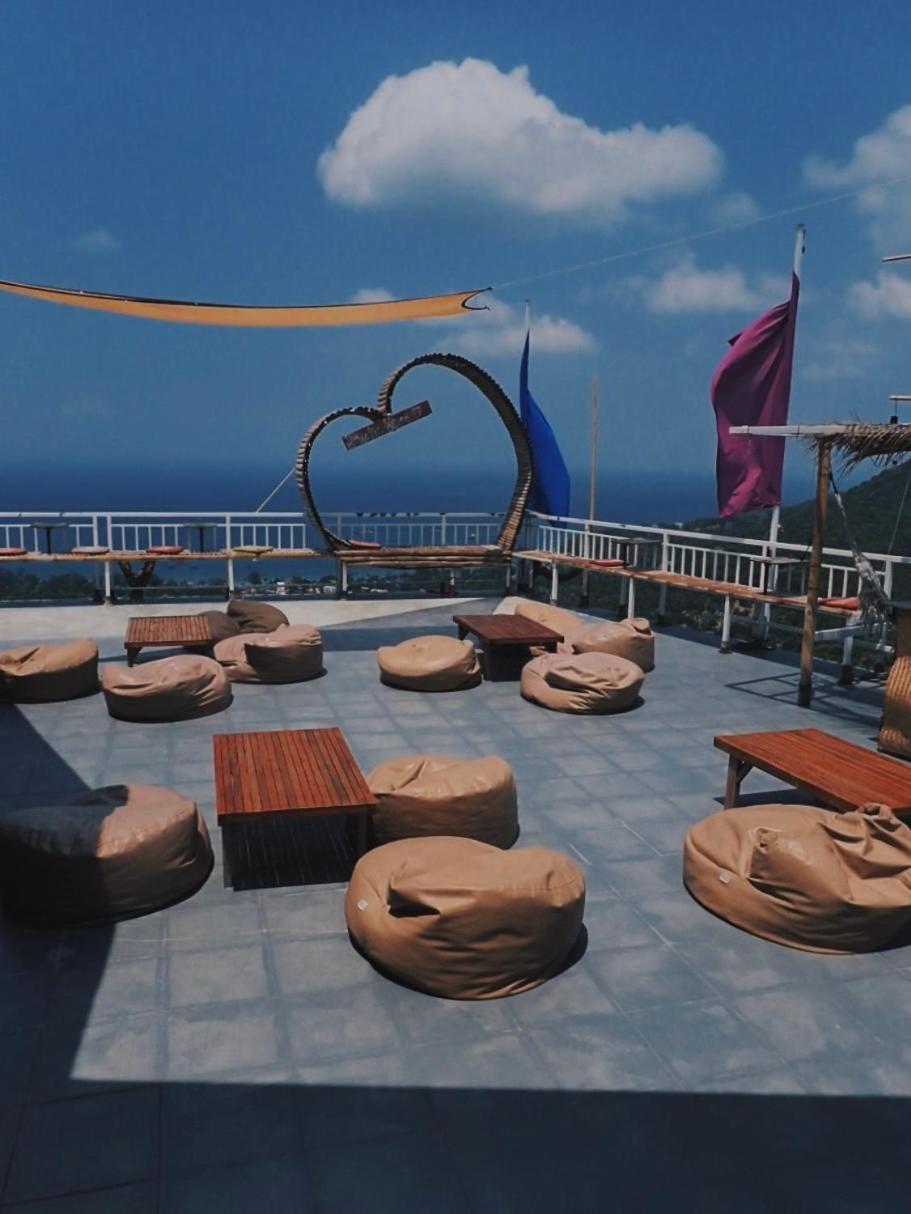 Exotic Hotel *