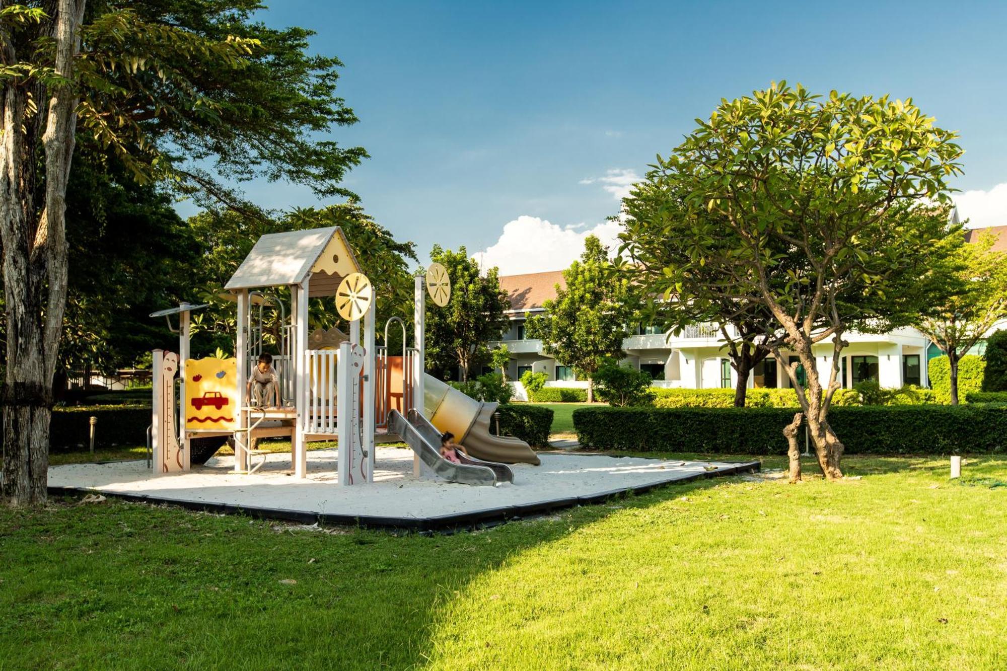 Bangsaen Heritage Hotel 4*