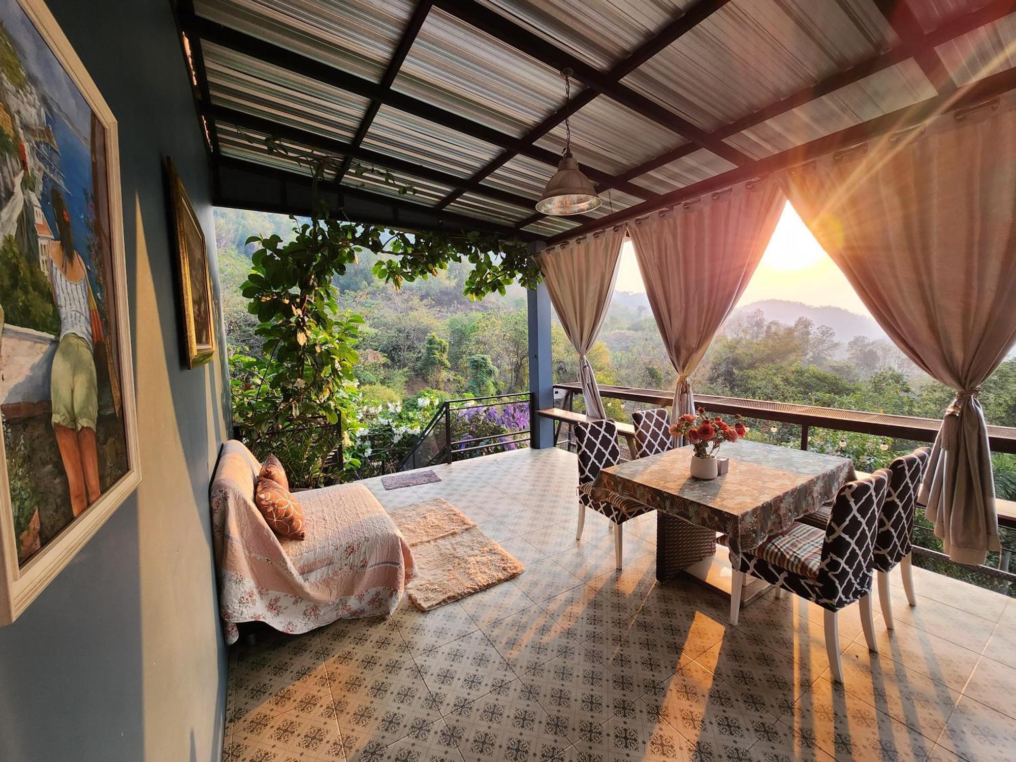 บ้านภูคำฟ้า ดอยปู่ไข่ Baan Phu Kham Fah