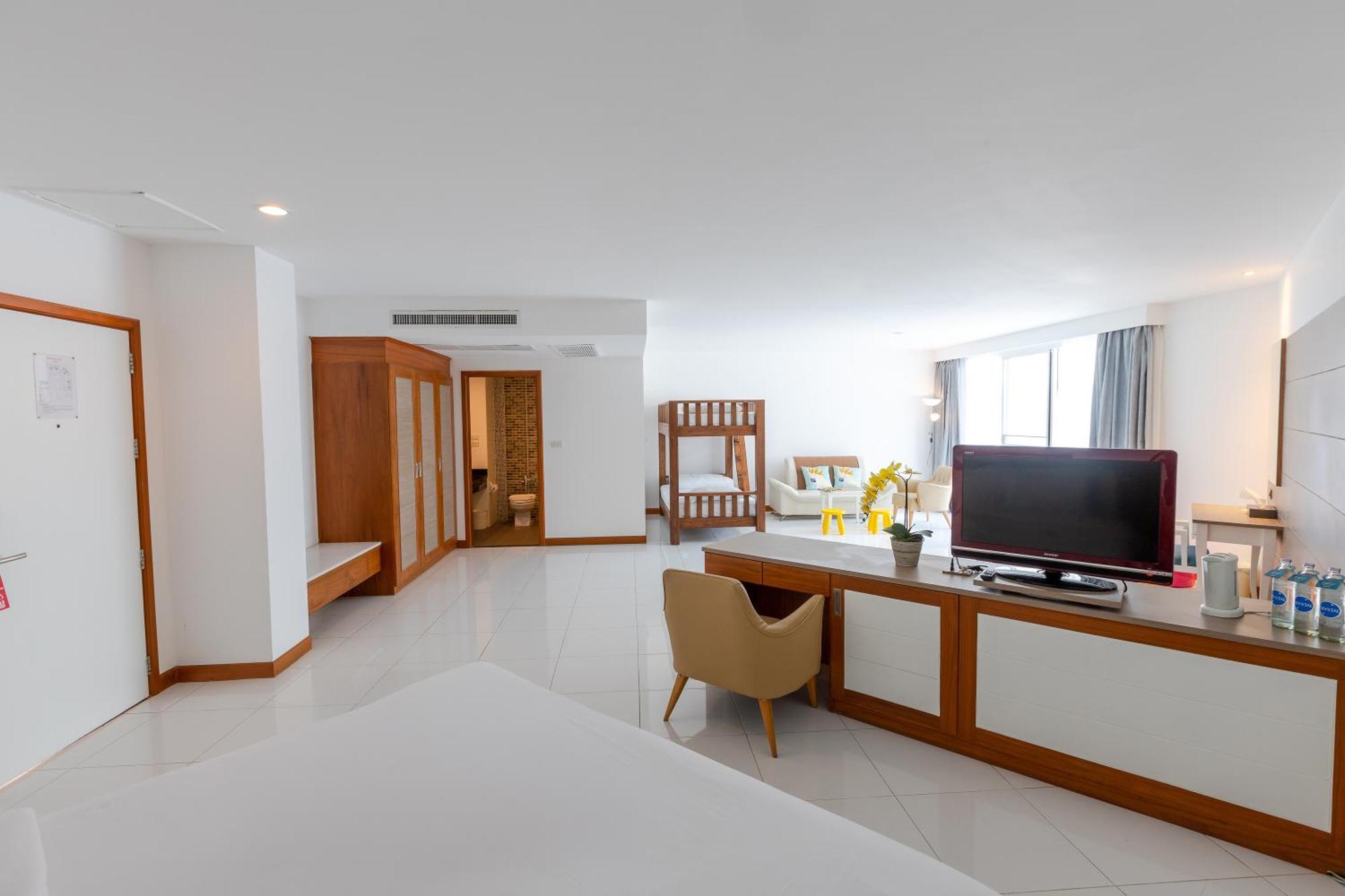 Pinnacle Grand Jomtien And Club Na Chom Thian