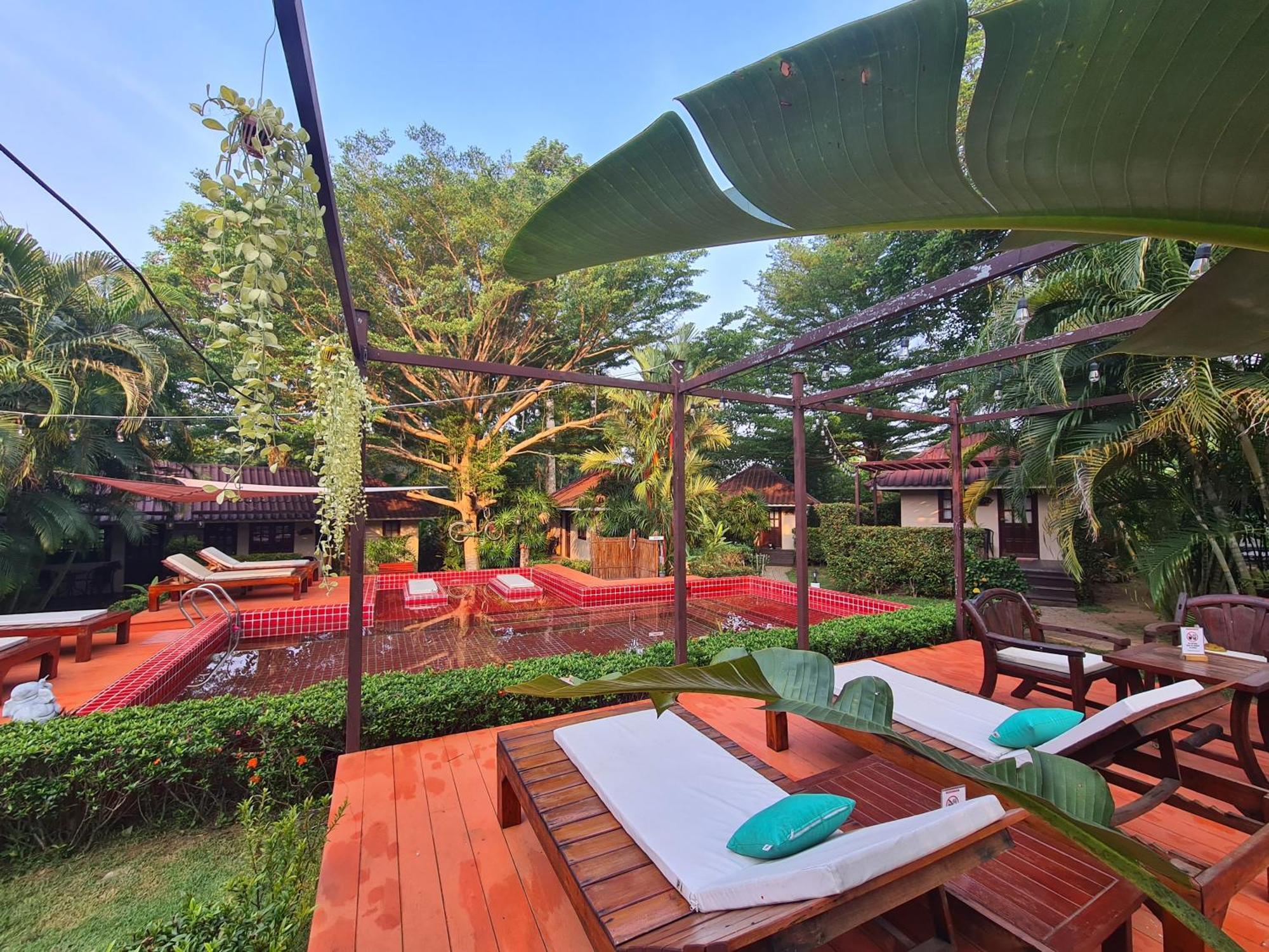 Red Moon Hideaway Resort 4*