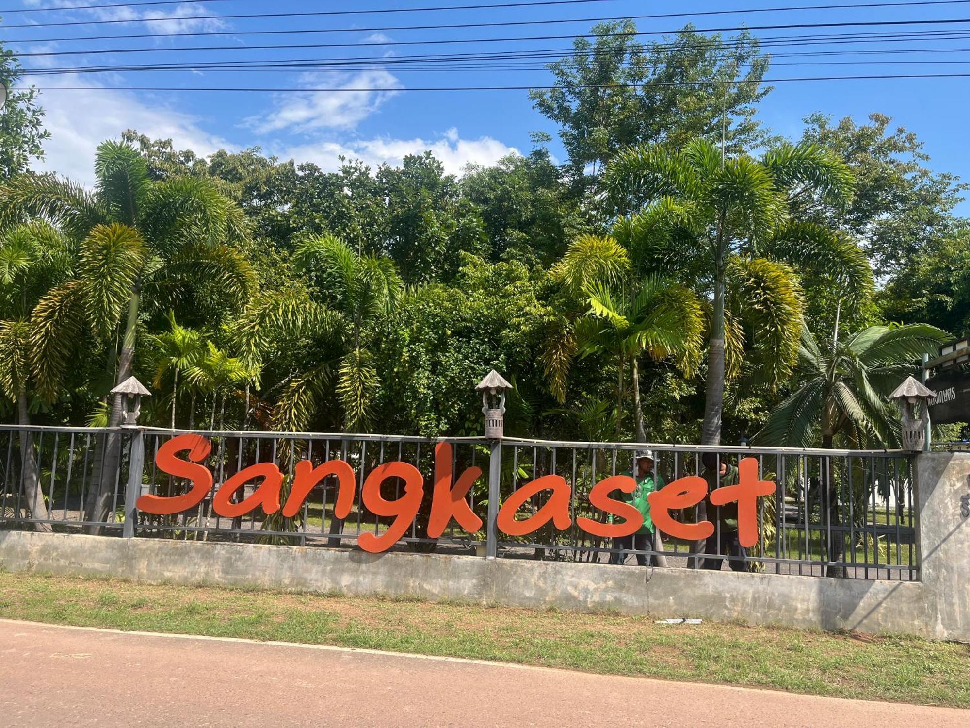 Resort Sangkaset *