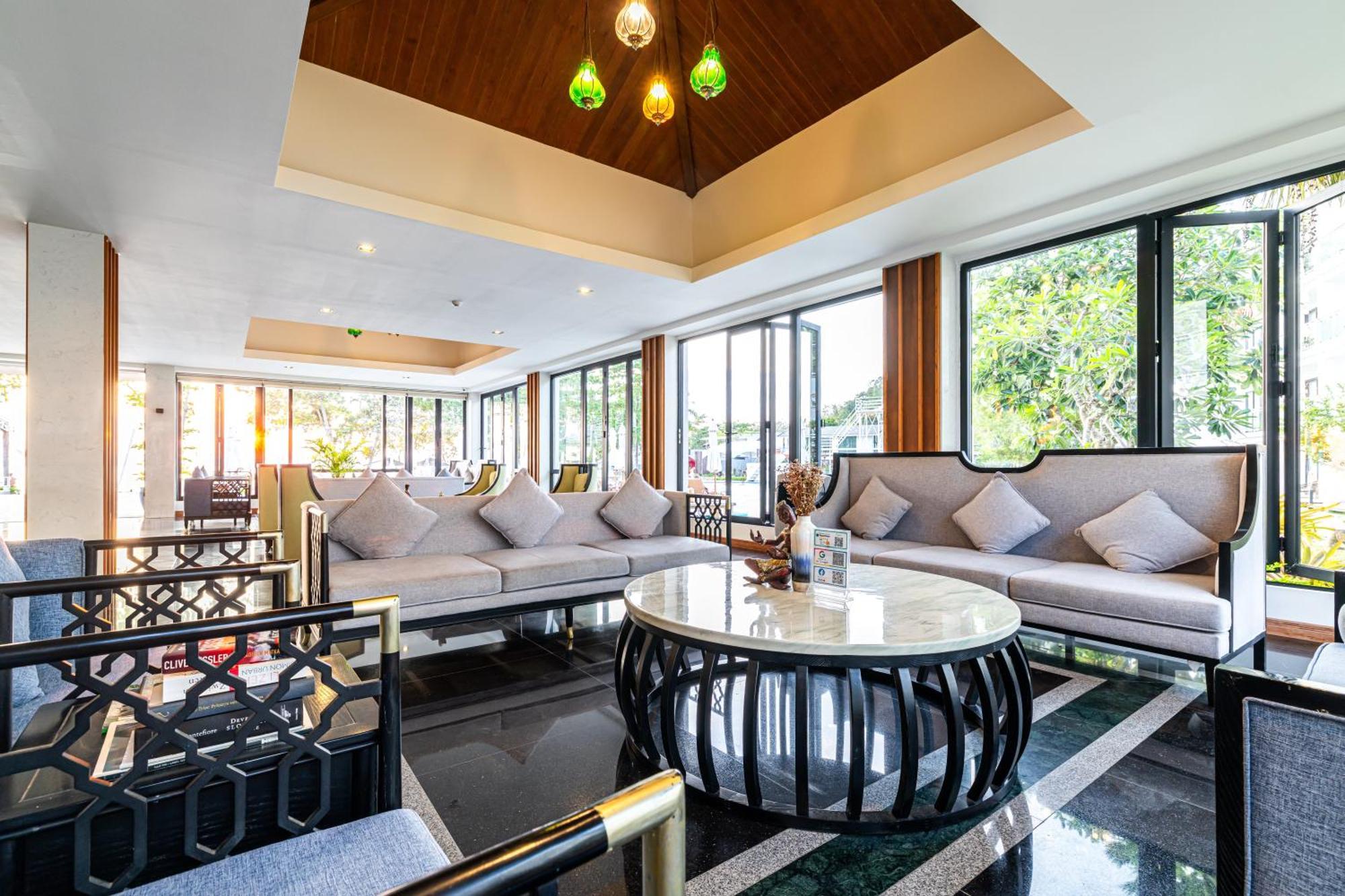 Royal Yao Yai Island Resort 5*