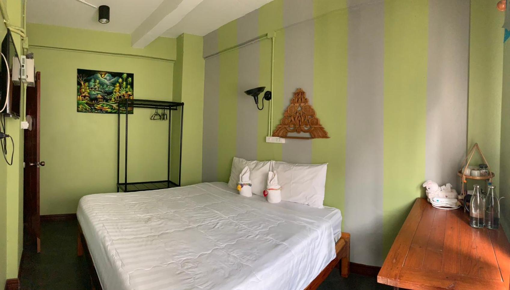 Retro At Phra Sing Guest house