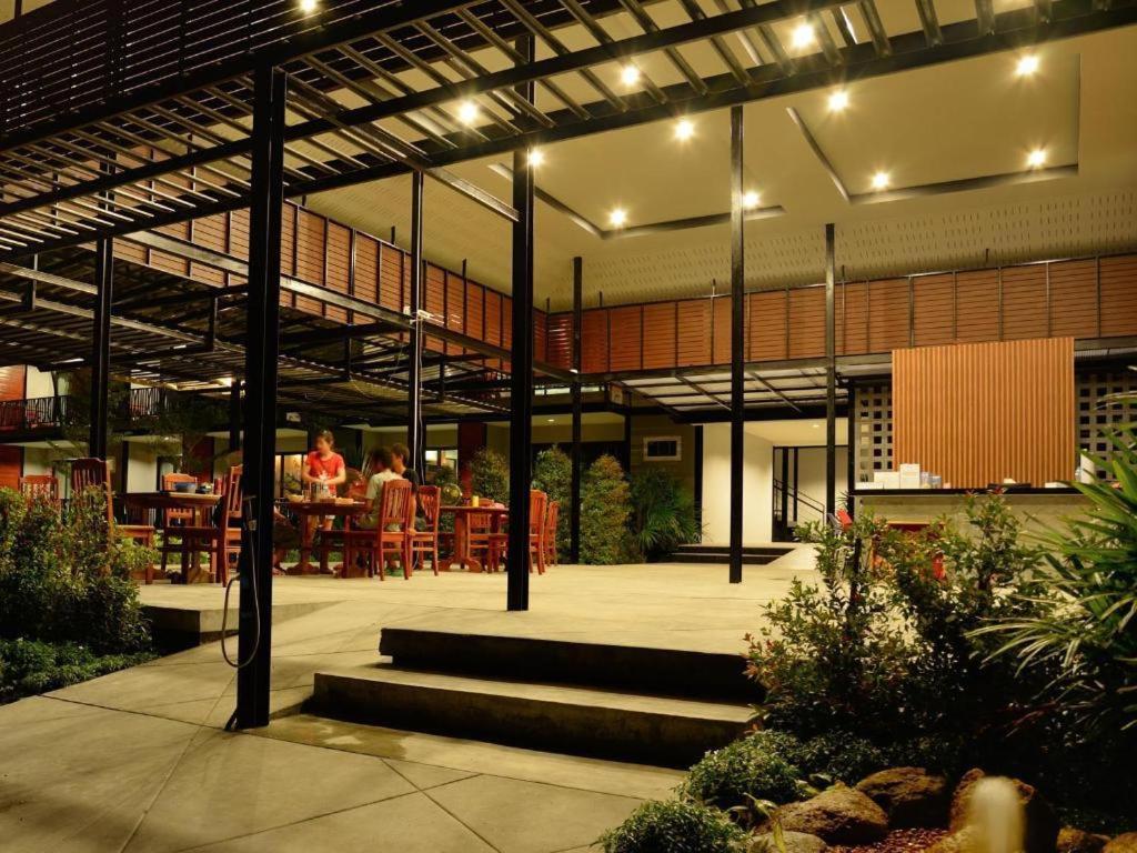 The Breeze 3*