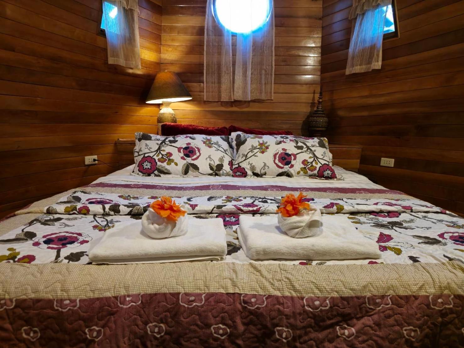 Kaengkrachan Boathouse Paradise 3*