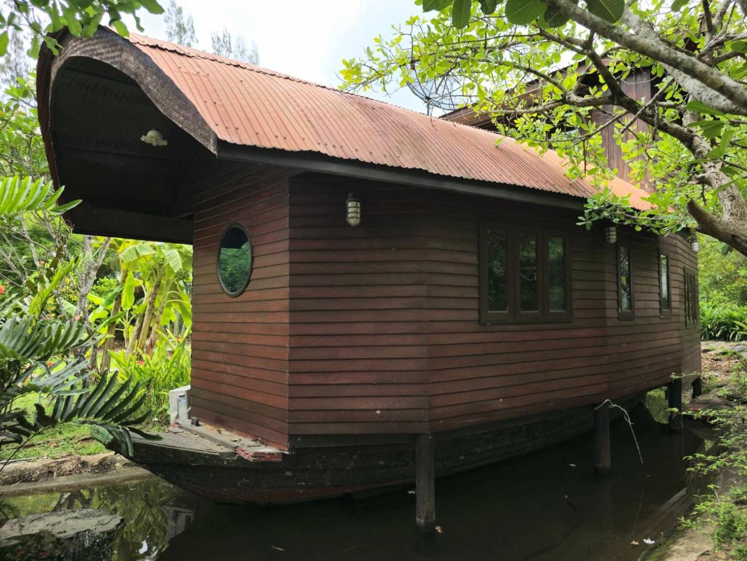 Kaengkrachan Boathouse Paradise Kaeng Krachan