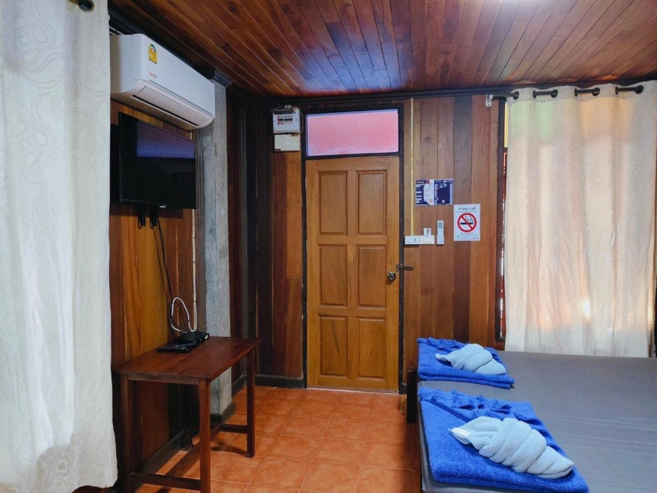 Pooma Resort Chao Lao Beach