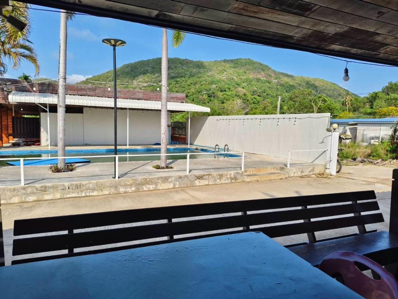 Resort Pooma Chao Lao Beach