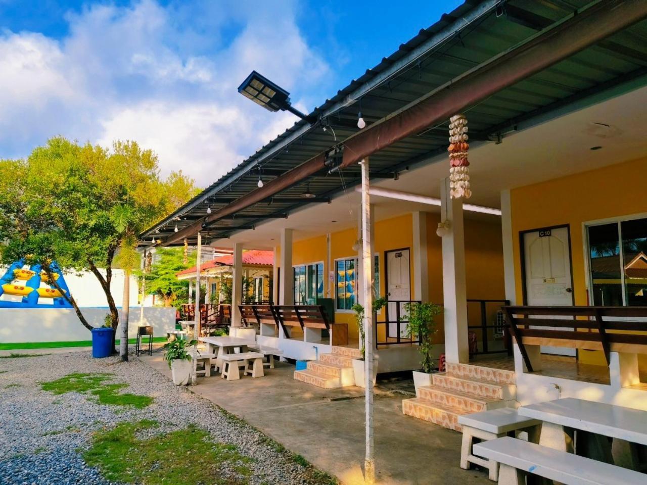 Pooma Resort Chao Lao Beach