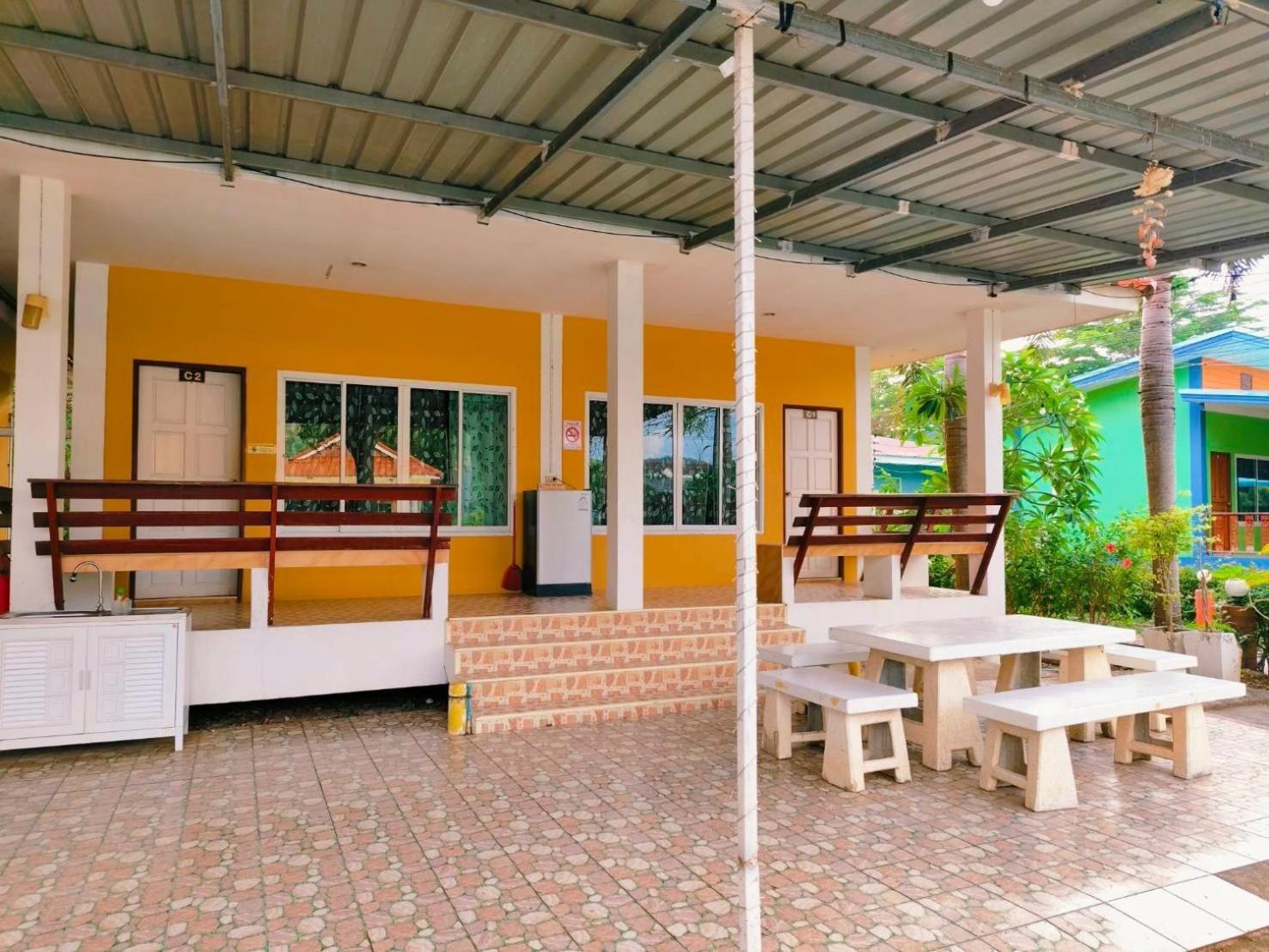 Resort Pooma Chao Lao Beach