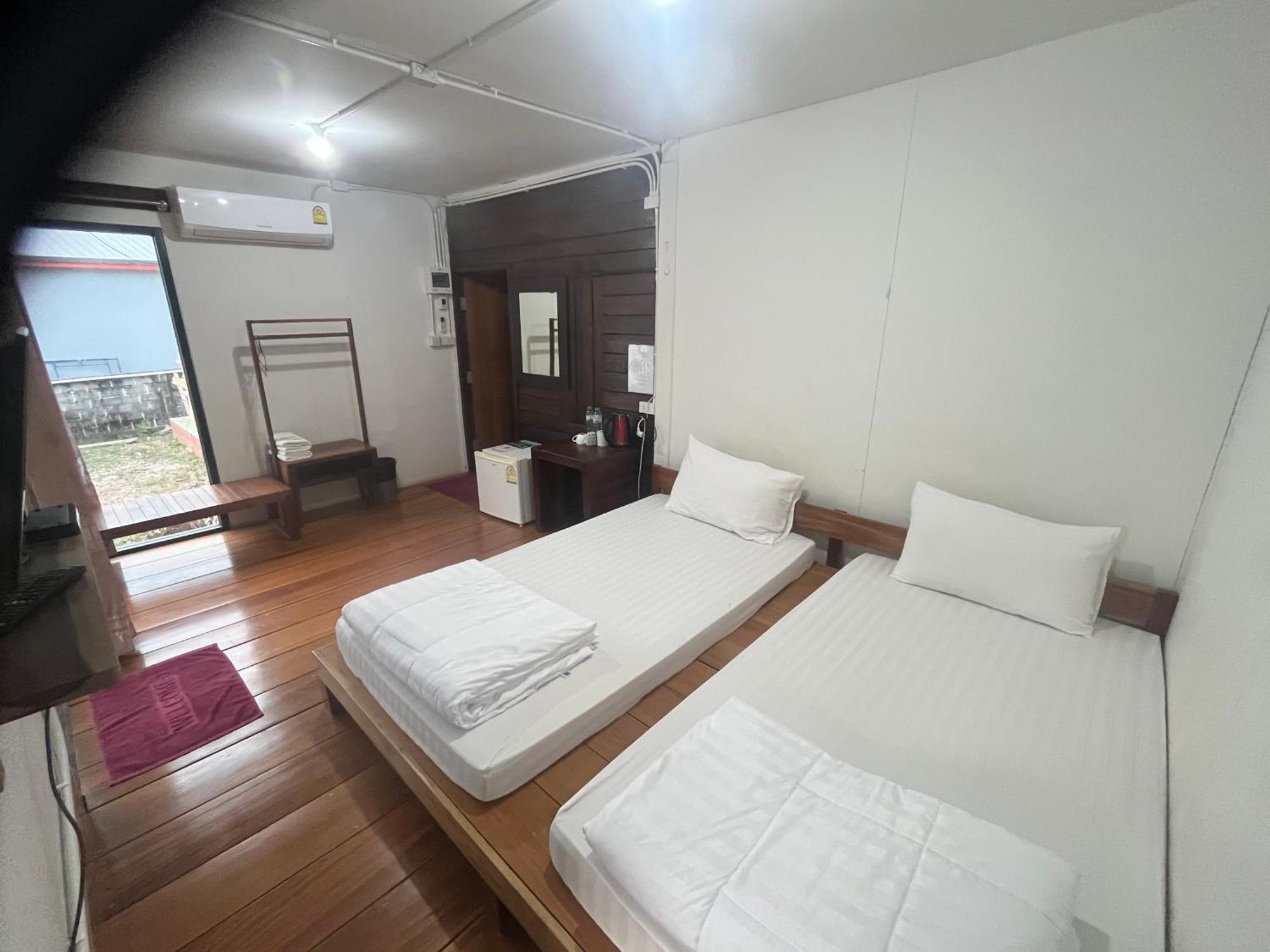 Sangkaset Resort *