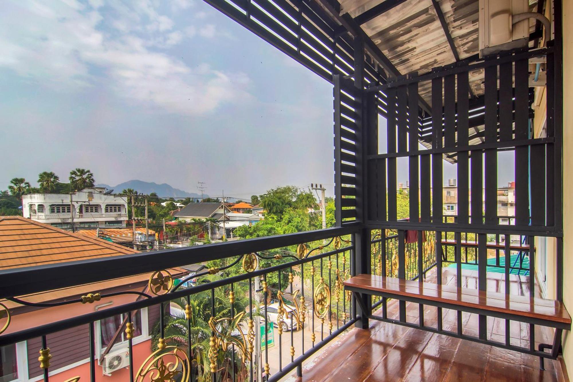 Hotel Baan Taklom Chomtalay 3*