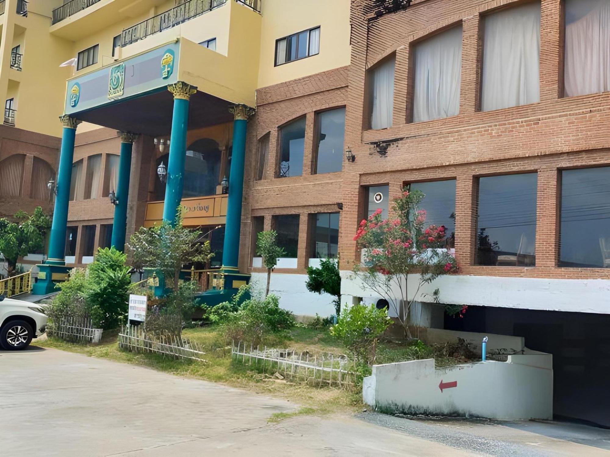 Oyo 75466 -13 Coins Bang Yai Hotel