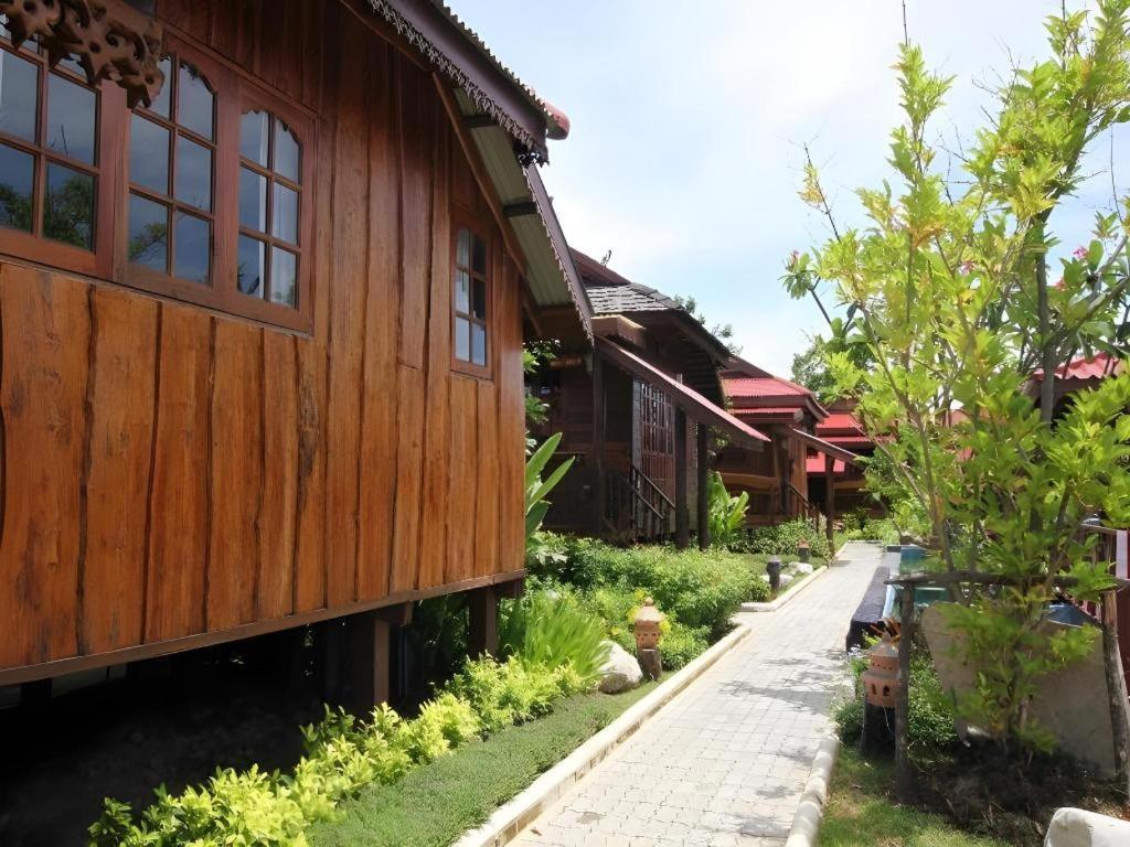 Dang Ky Ploen Tharnnam Resort