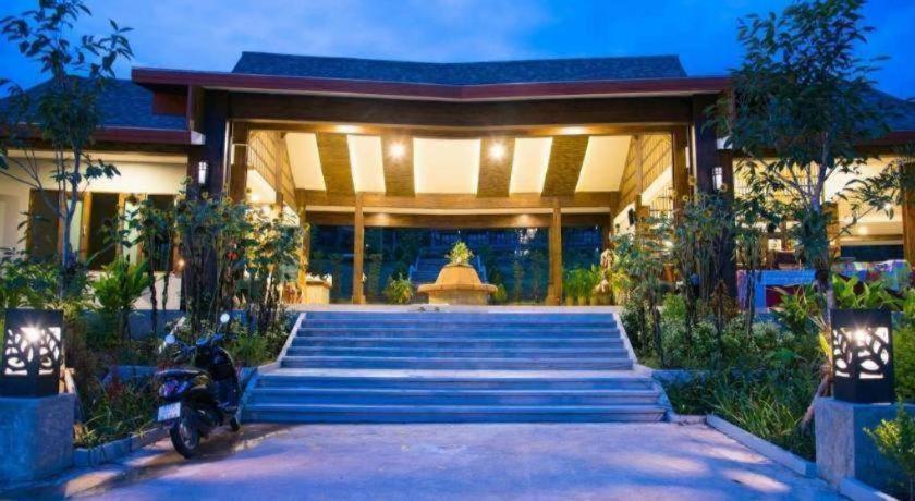 Resort Poochommhok 2*