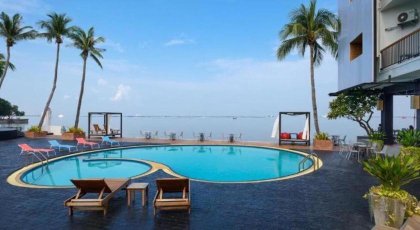 The Loft Seaside Sriracha Hotel Si Racha