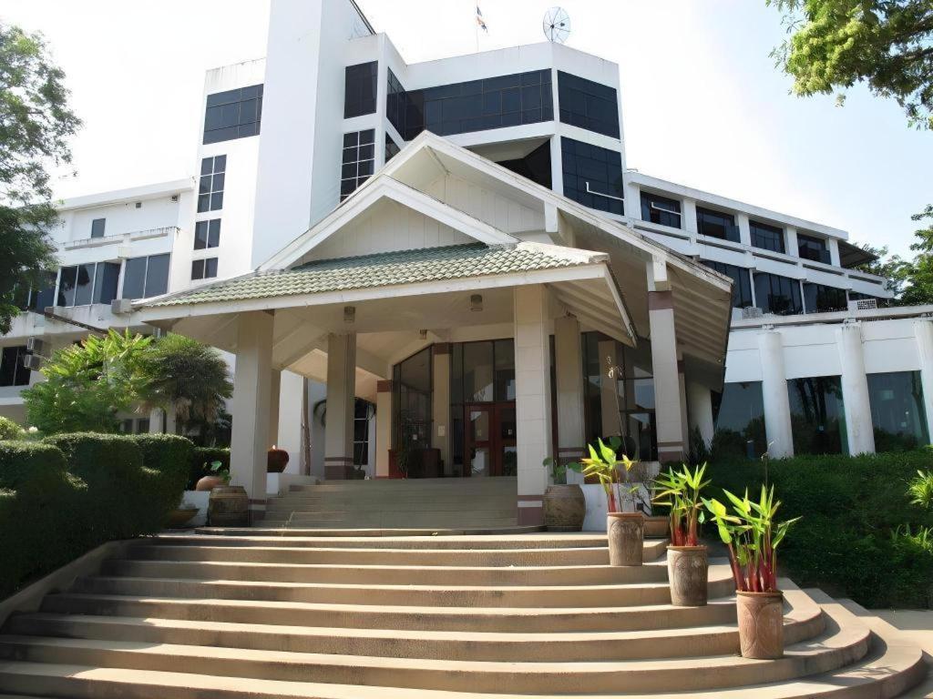 Beverly Hill Park Hotel Nakhon Sawan