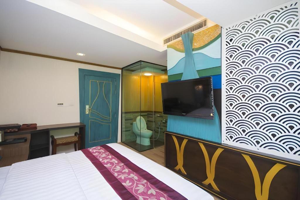 Hip Hotel