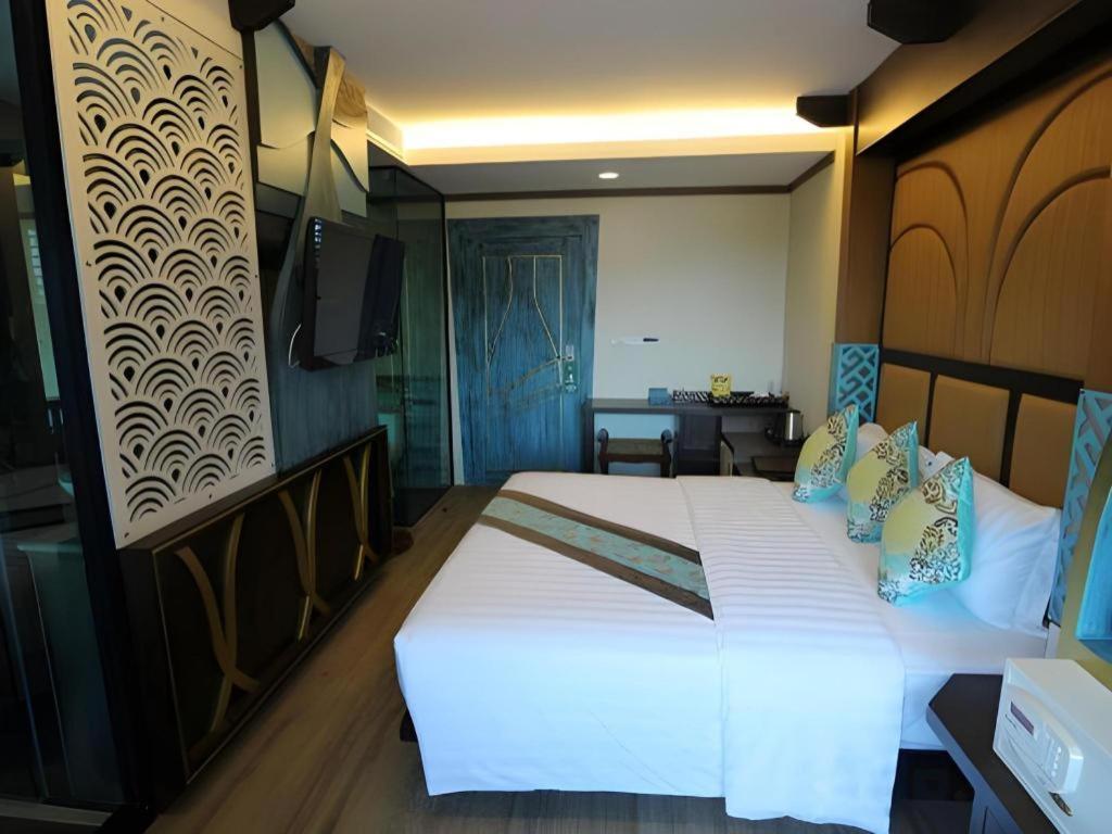 Hip Hotel