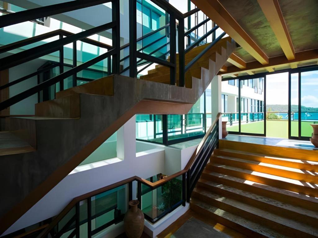 Hip Hotel
