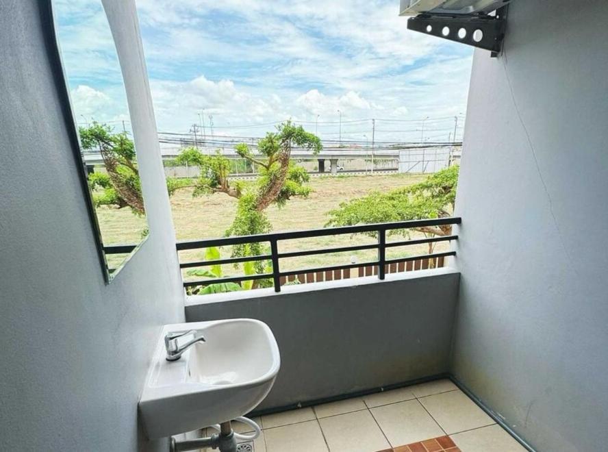 Oyo 75506 Ratchapruek Hotel 3*