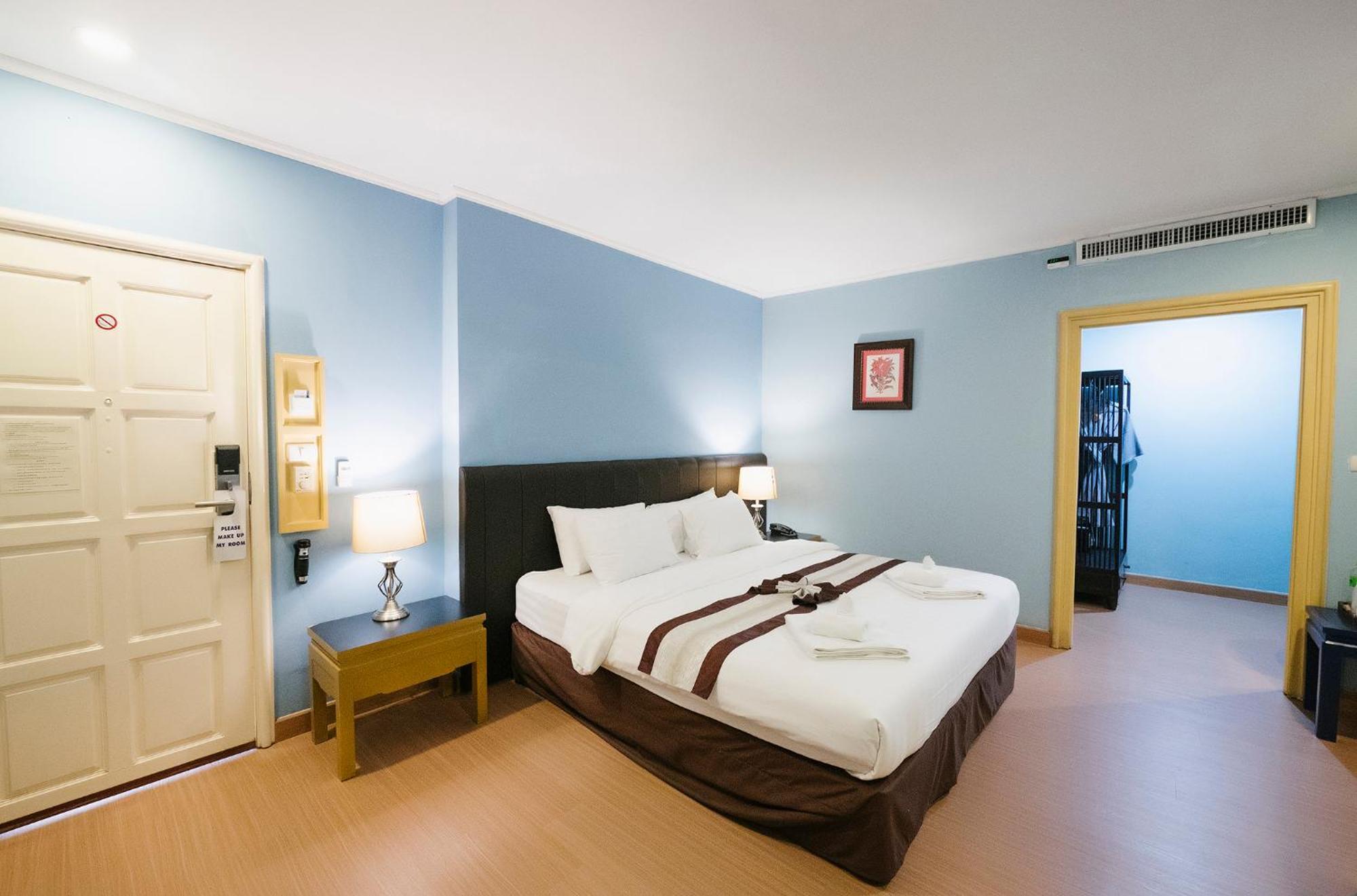 La Seine Resort, *