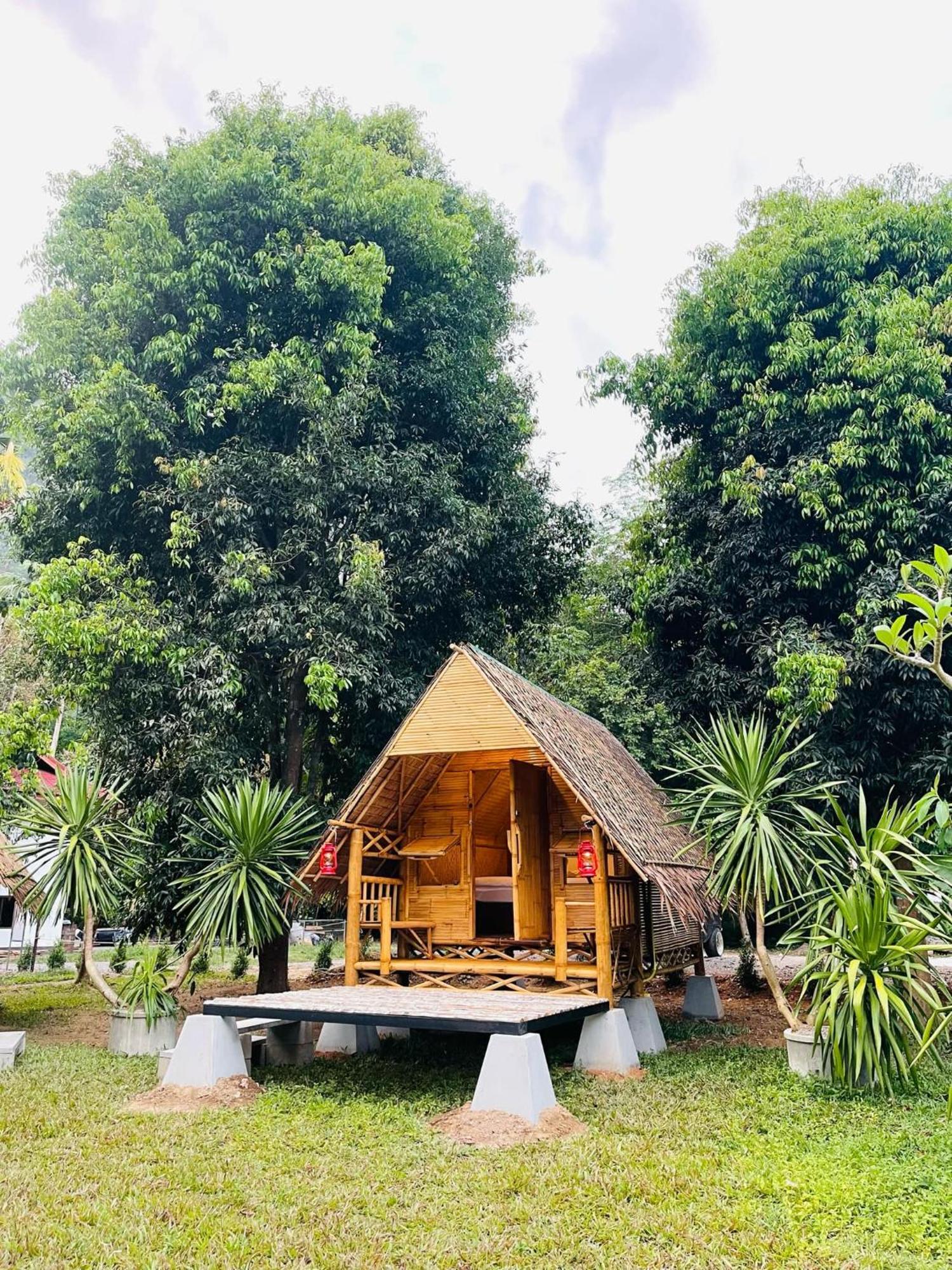 Resort Khaosok Monkeys & River Camps *