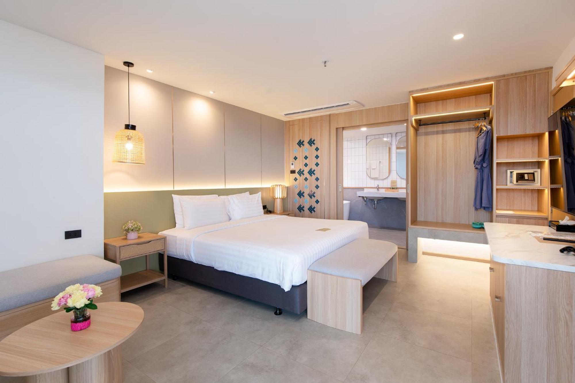 Hotel Thani 4*