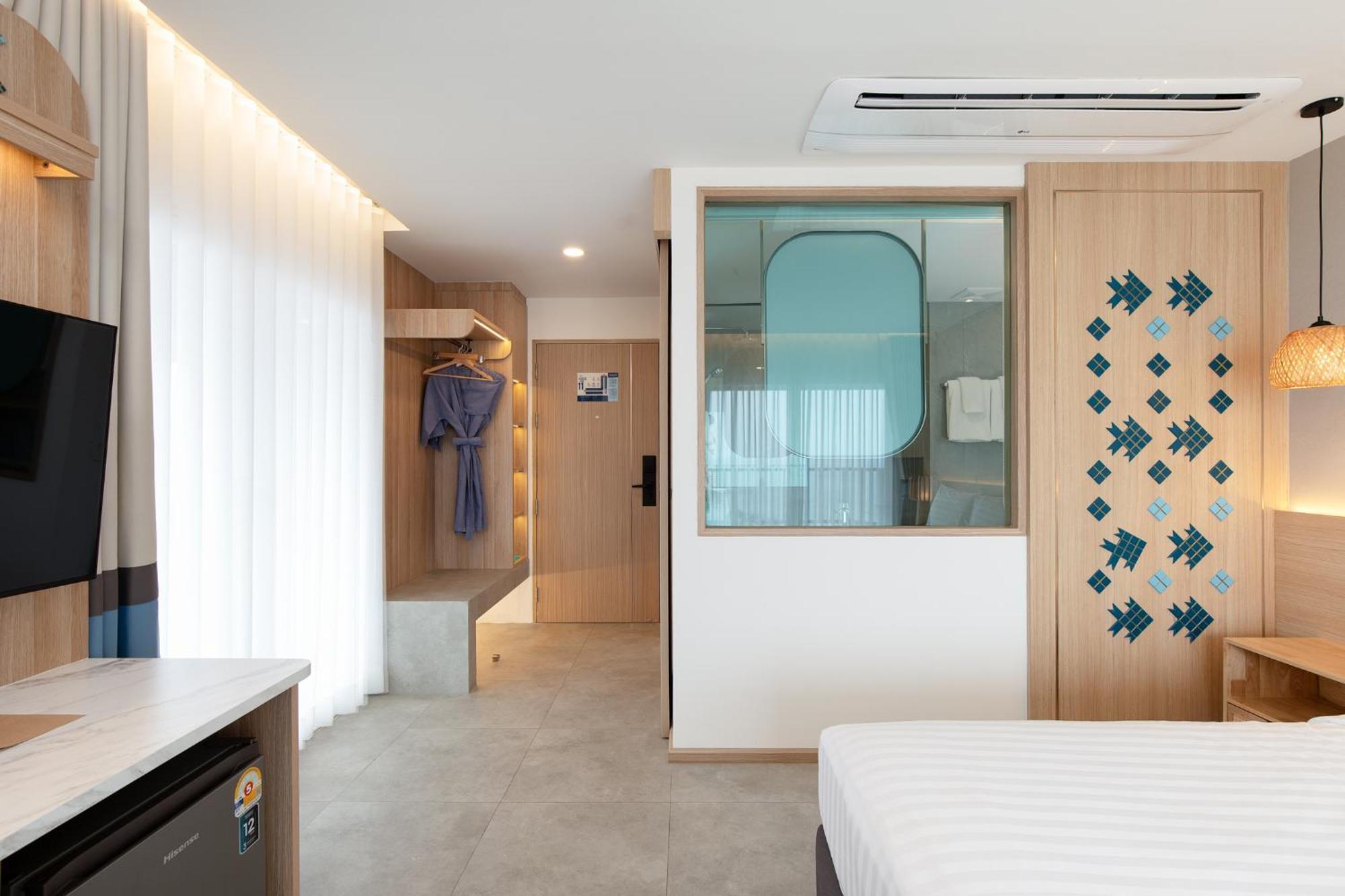 Thani Hotel