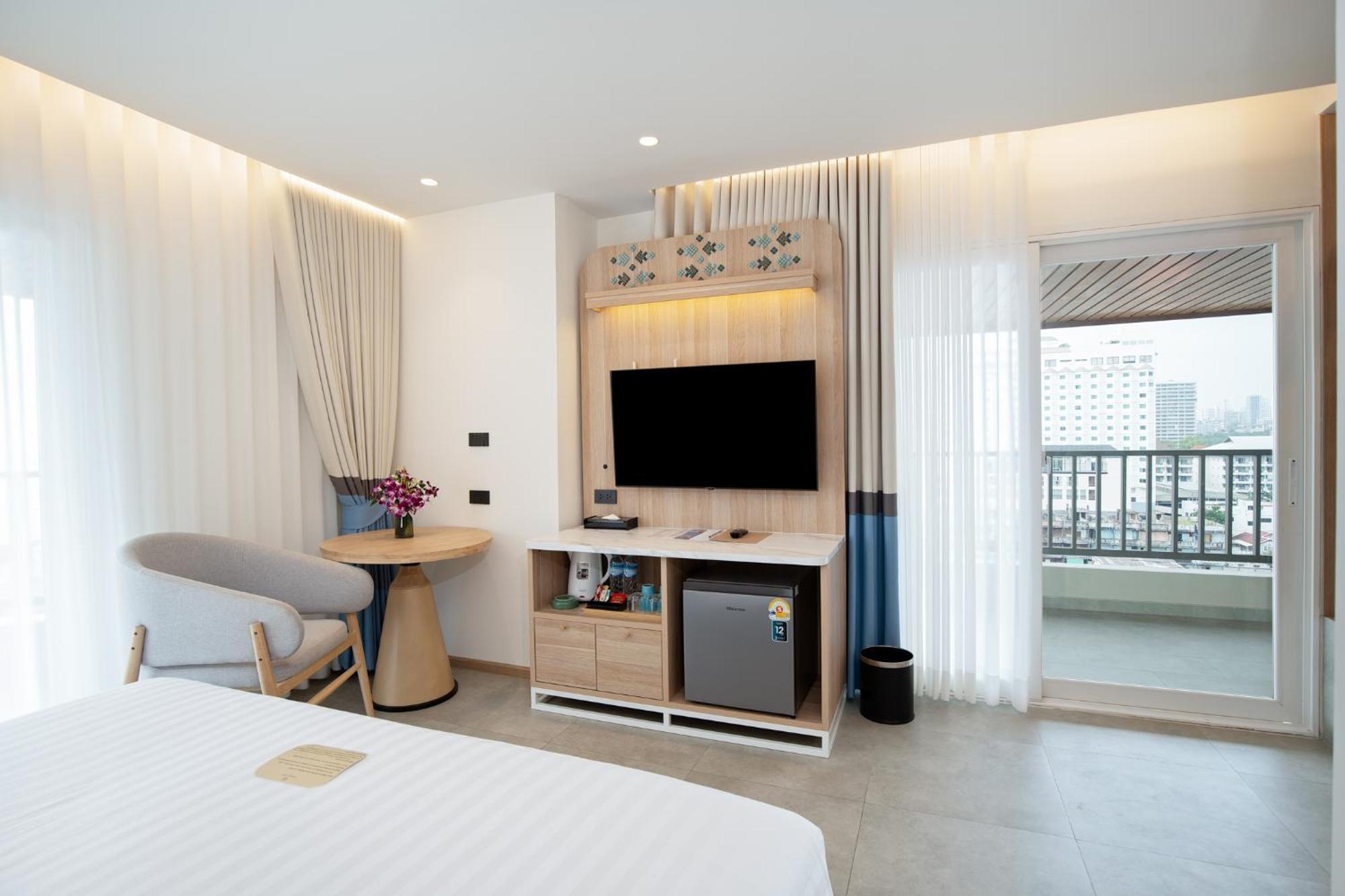 Thani Hotel 4*
