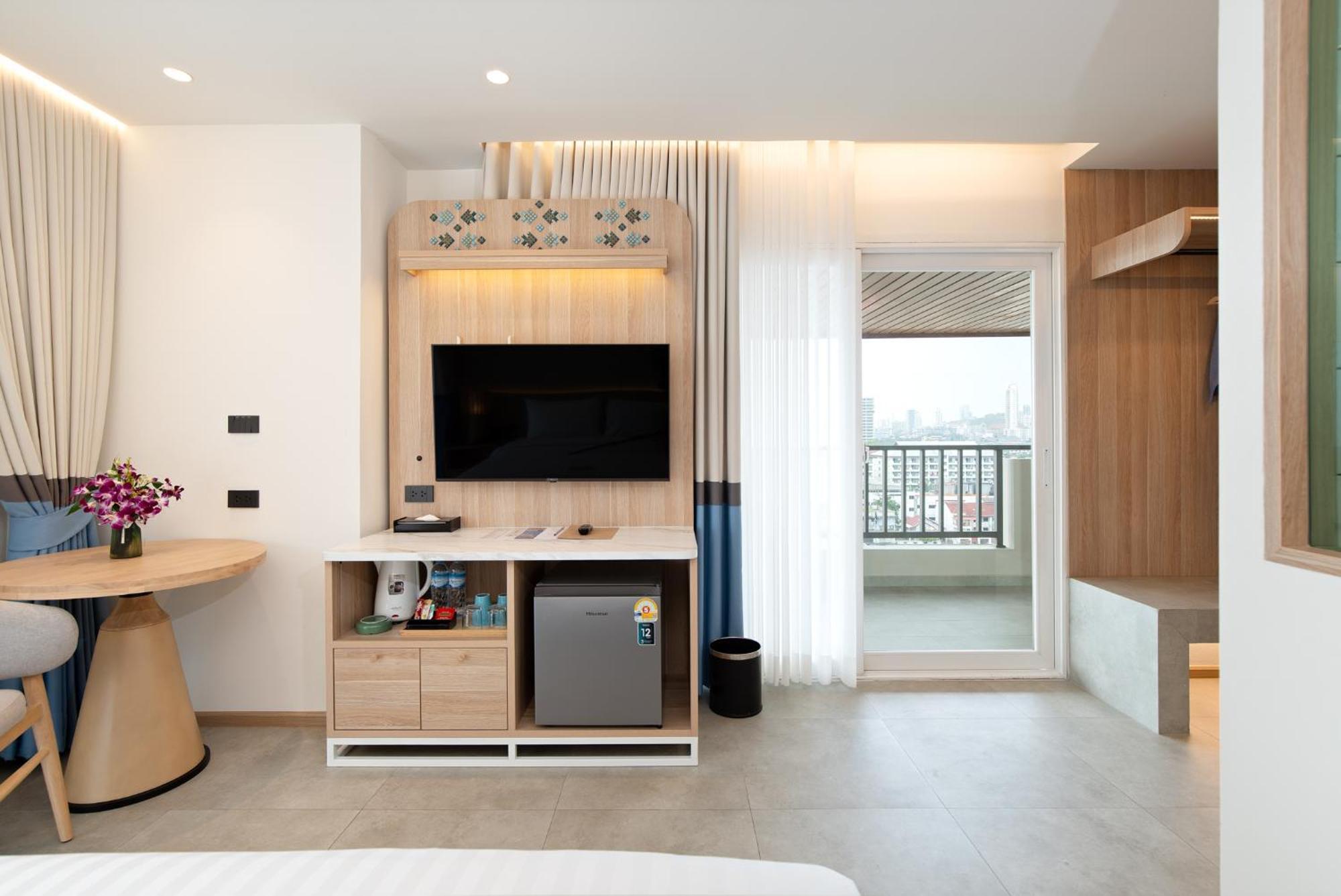 Hotel Thani 4*