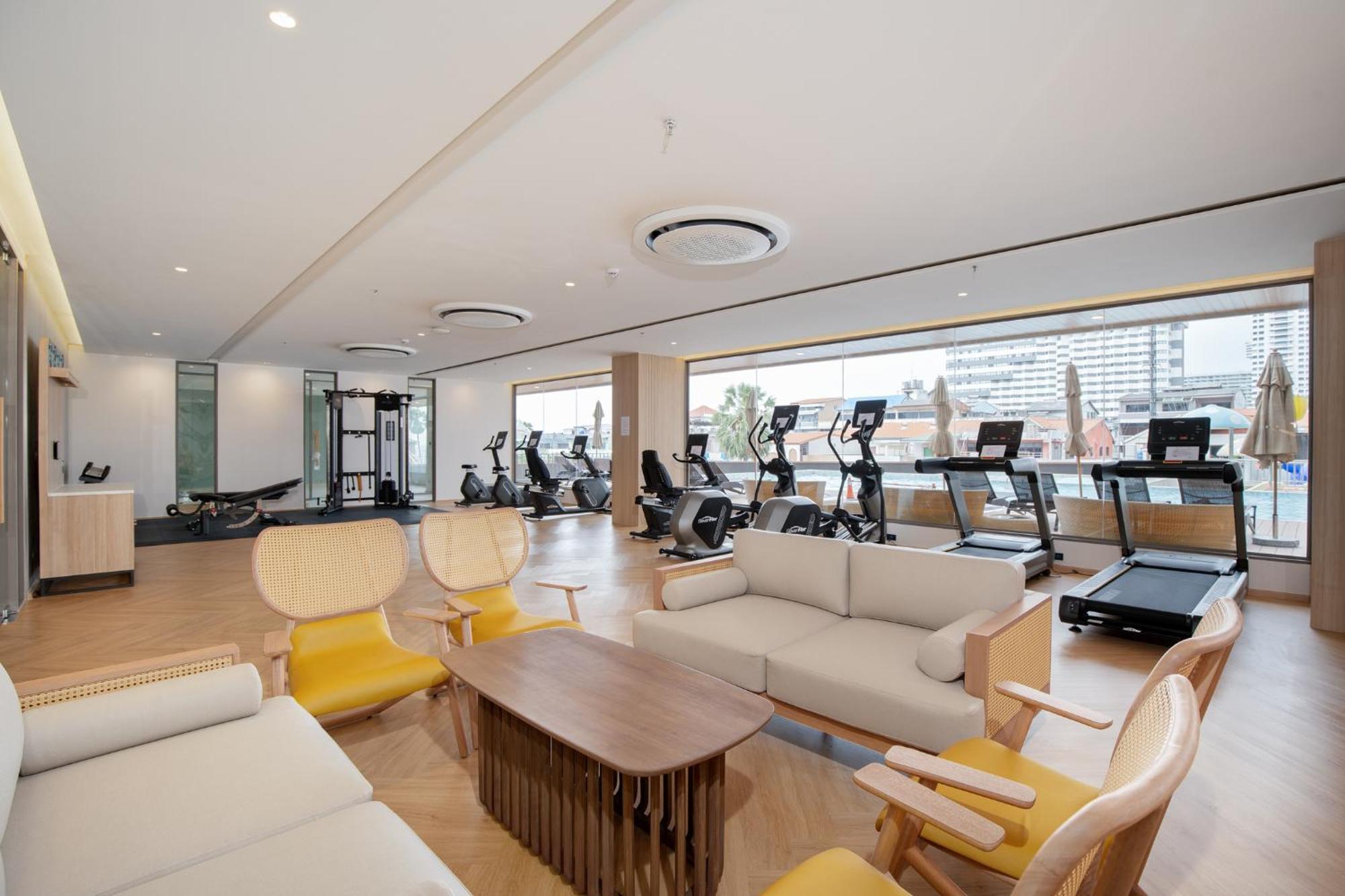 Thani Hotel