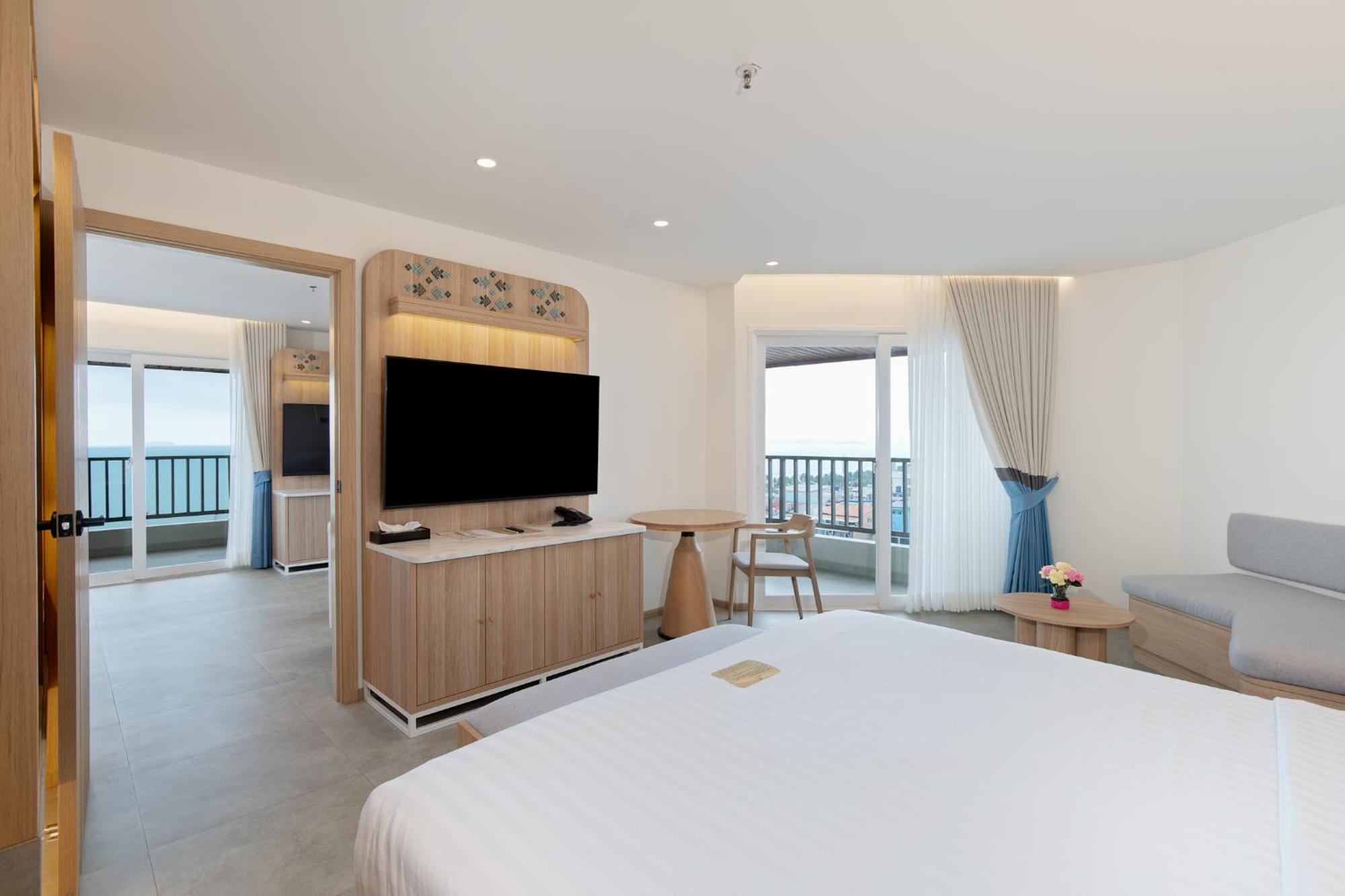 Thani Hotel