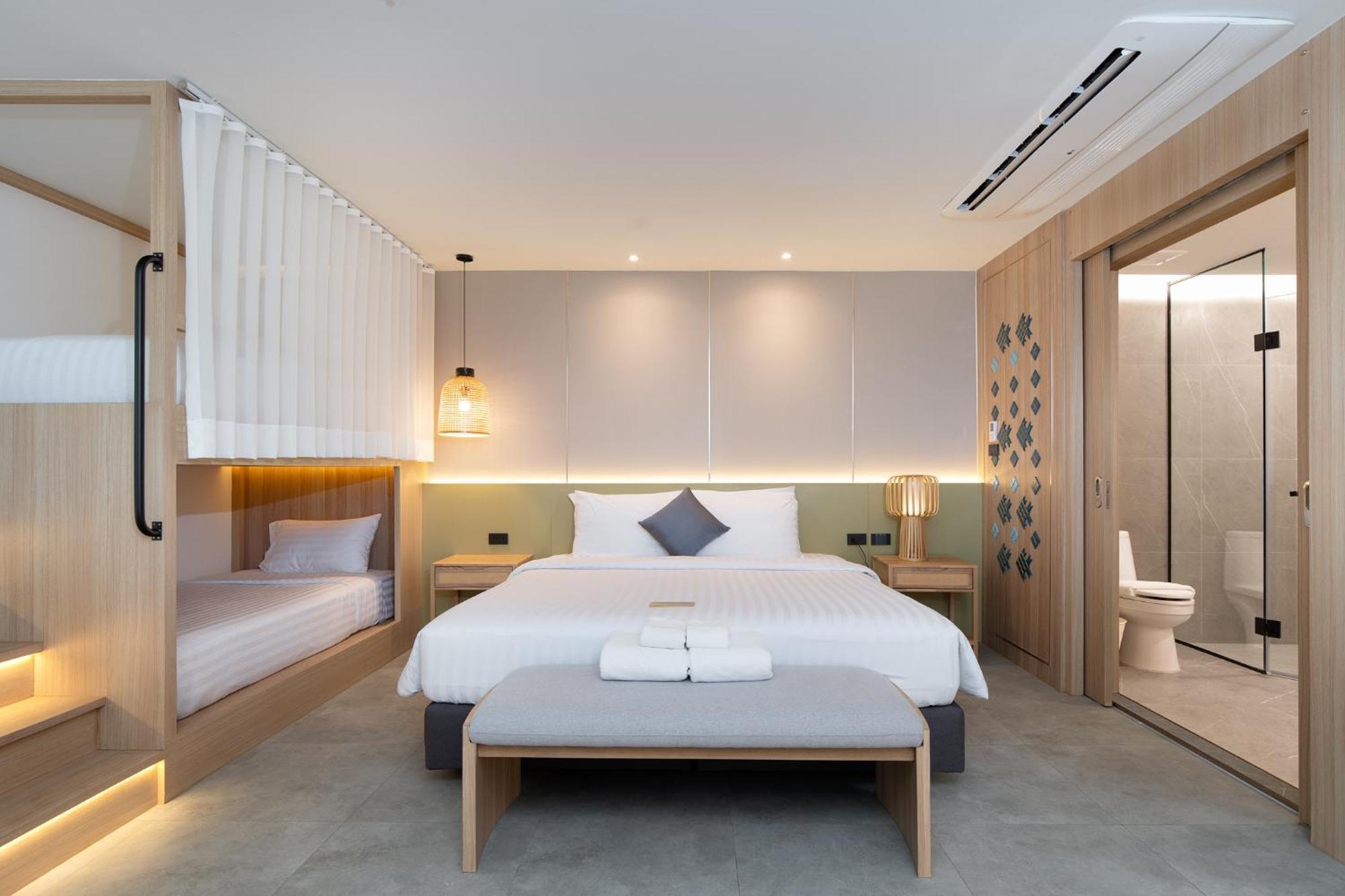 Thani Hotel