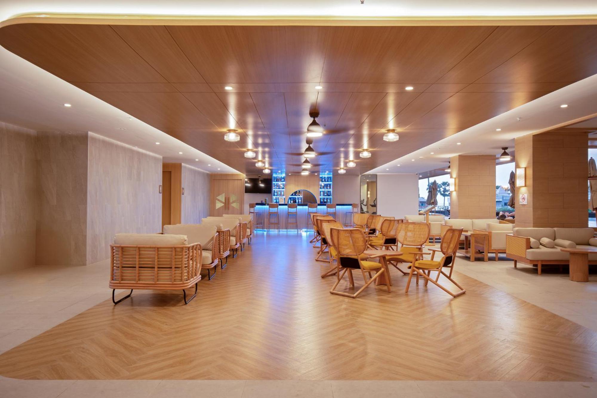 Thani Hotel 4*