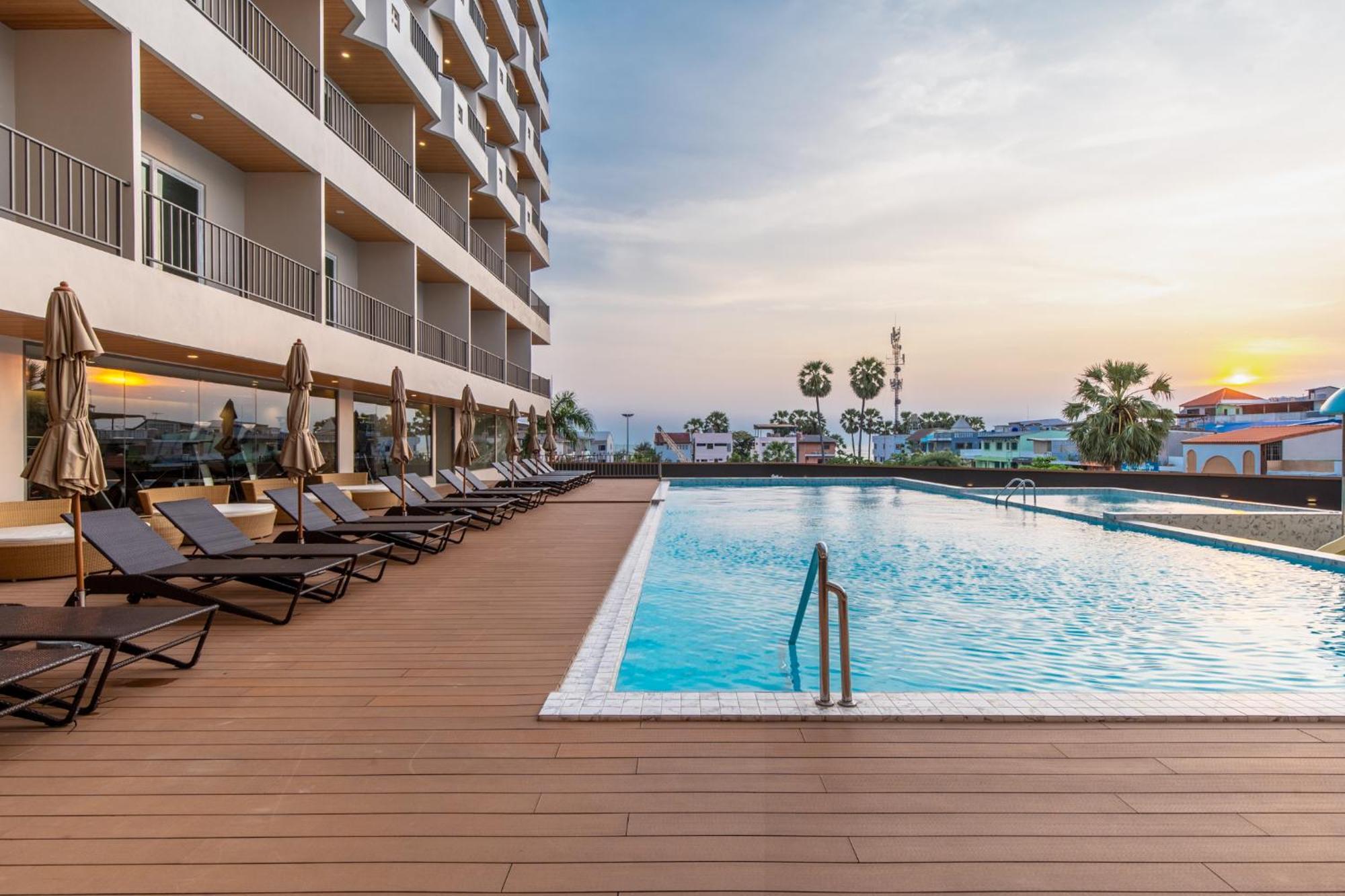 Thani Hotel