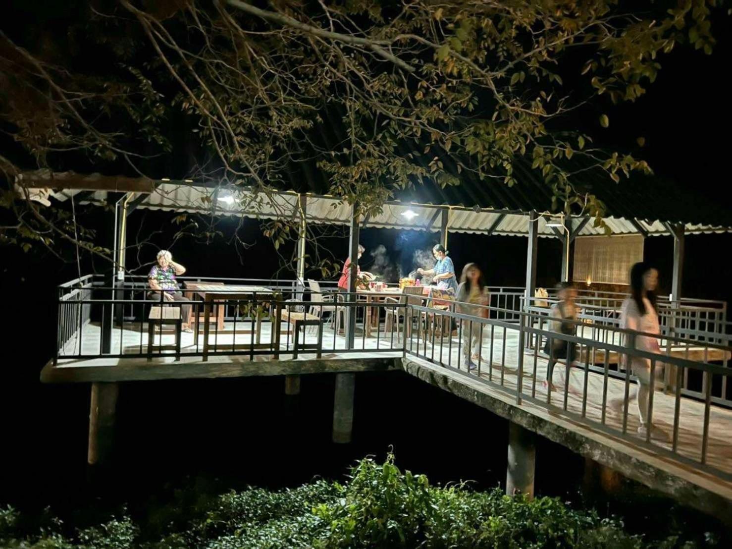 Sleepy Lagoon Resort Mu Si