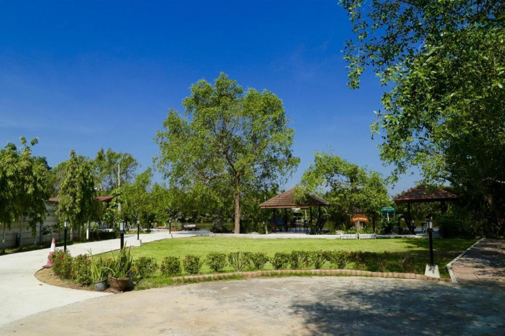 Resort Baan Suan Nuan Ta