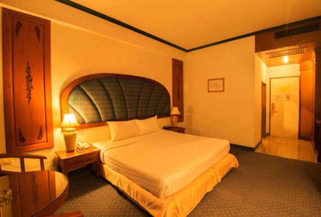 Thepnakorn Hotel 3*