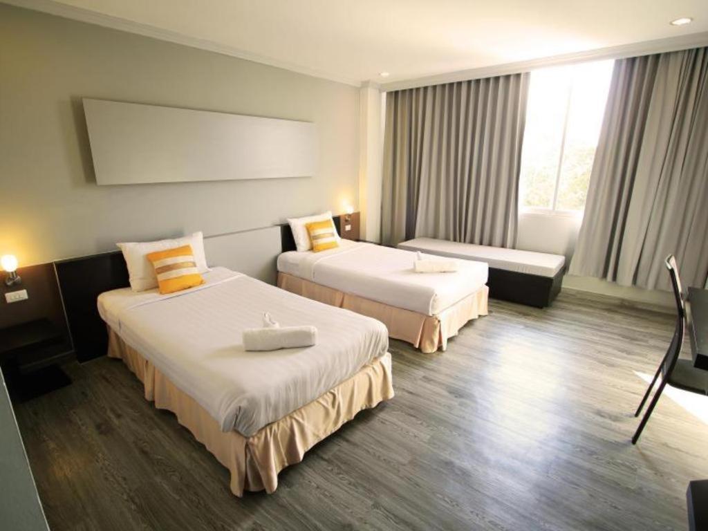 Hotel Thepnakorn 3*