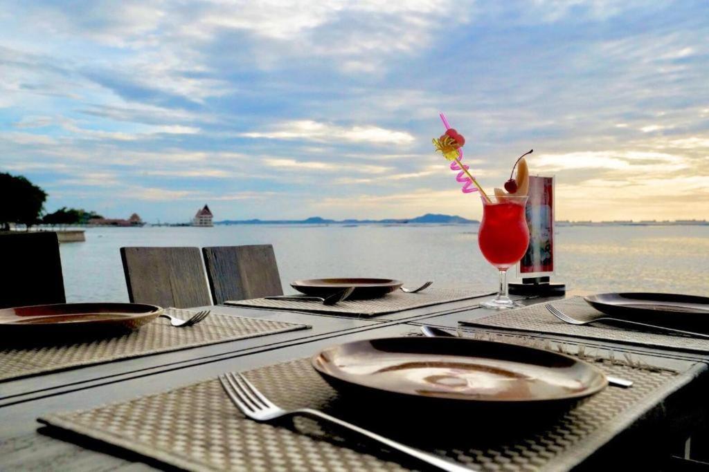 The Loft Seaside Sriracha Hotel Hotel