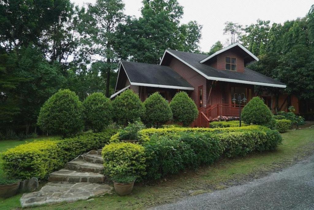 Valley Garden 3*