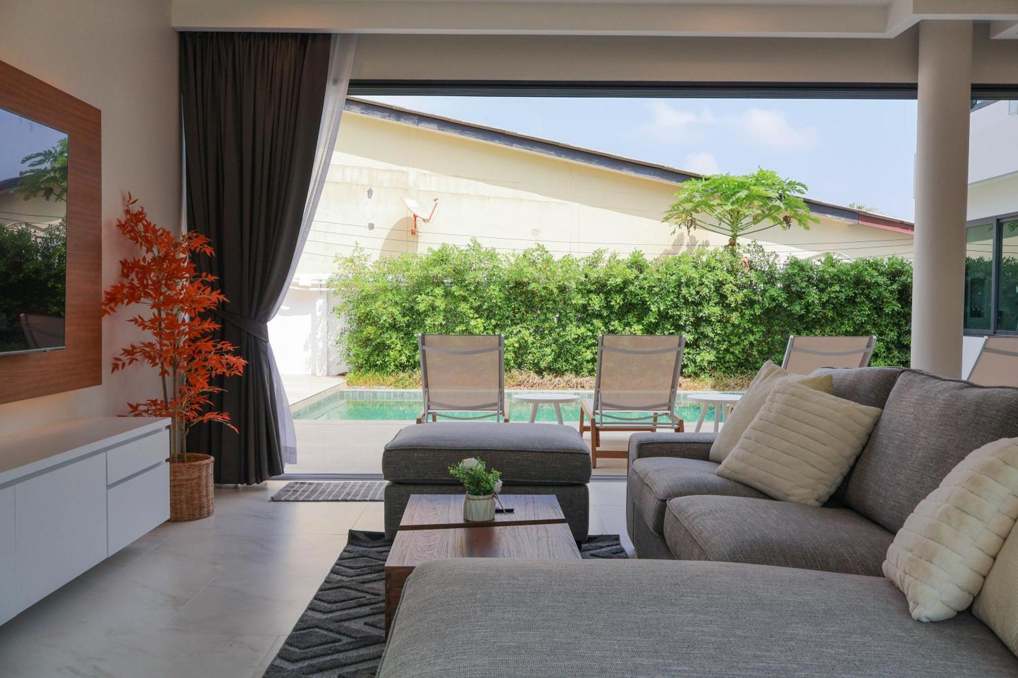 Villa Lavish Duplex Style 4-br Private Pool *