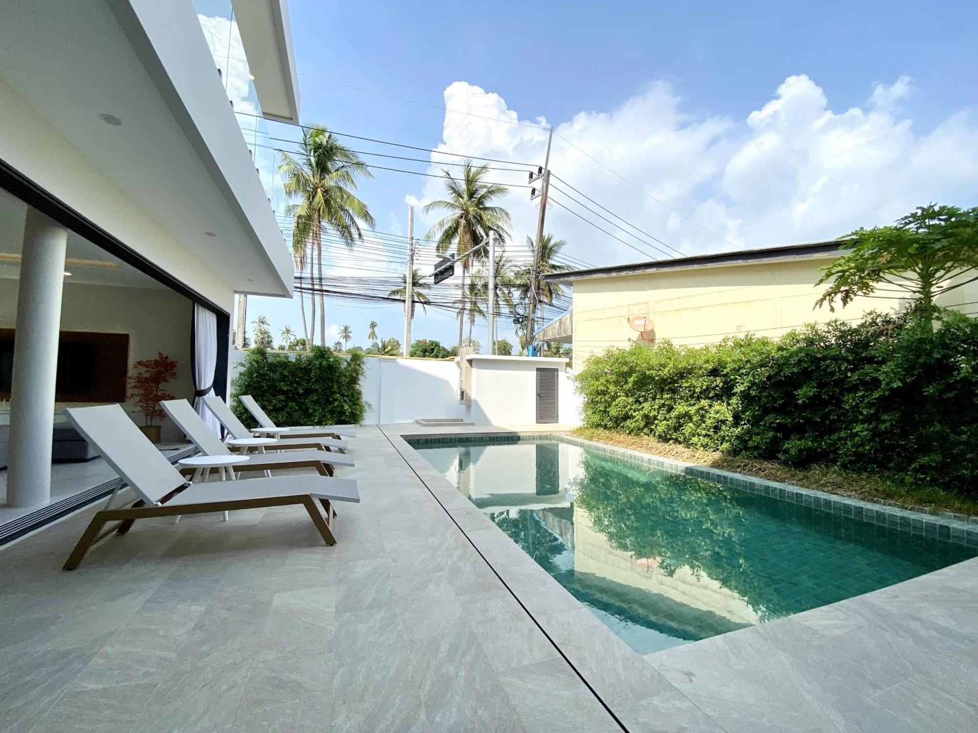 Lavish Duplex Style 4-br Private Pool